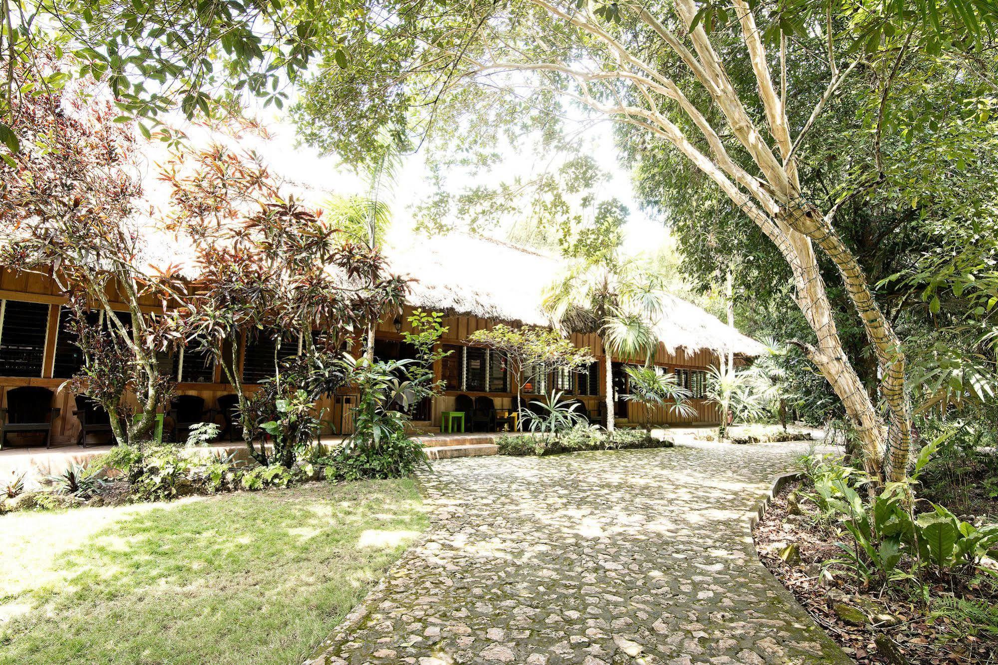 Hotel Jungle Lodge Tikal Exterior photo
